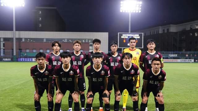 一个汉族教练带朝鲜族为主的延边队，王栋做了第一个吃螃蟹者