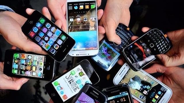 手机壳|年轻人不买手机、却迷上买手机壳，背后原因是什么？