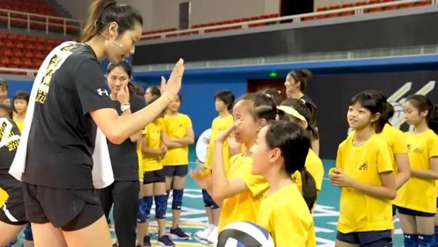 蔡斌|两套阵容！蔡斌迎来难题：2022年女排亚运会、世锦赛时间冲突了！