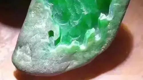 翡翠|翡翠赌石真的能让人发财吗？发现被忽悠了怎么办？