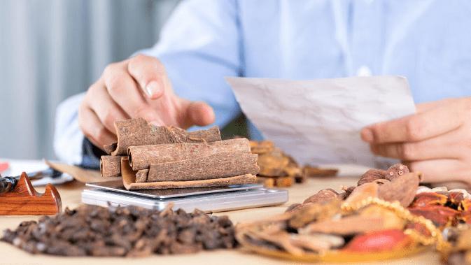 医生|肌酐在200-400之间如何降？肾内医生列出4类药，看你适合哪种