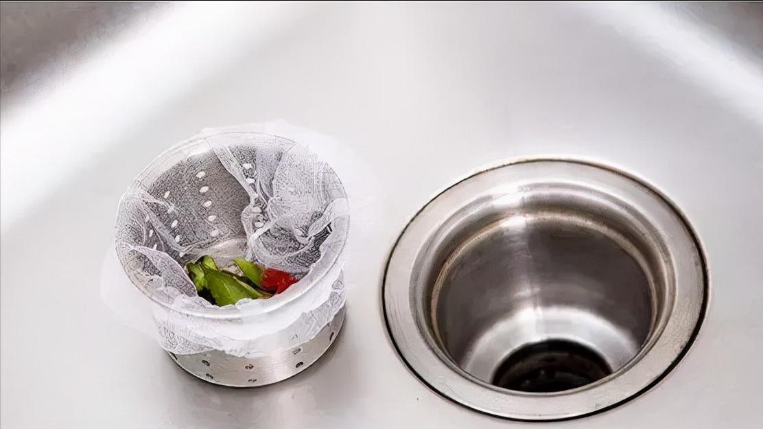 下水道堵塞用热水冲？错了！学会这么做，管道畅通无异味