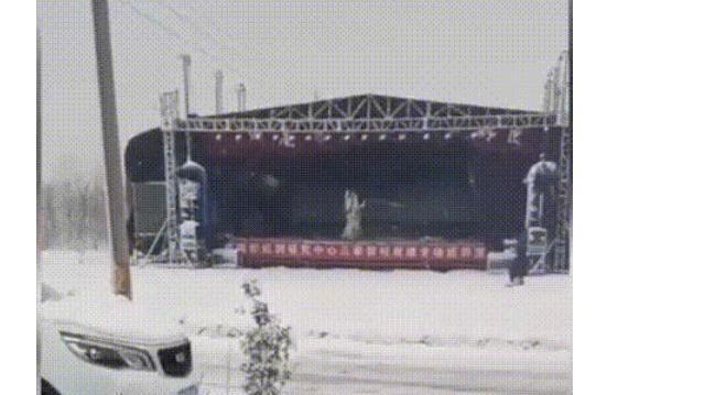 京剧|东北男子发现京剧演员在表演，台下却没一个观众，让网友为之动容