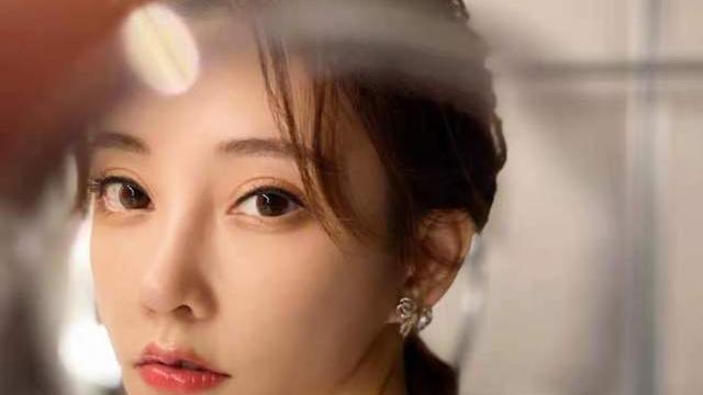 跨年|冯提莫营业力度足？跨年大舞台公开一半，粉丝直呼等待剩下的公开