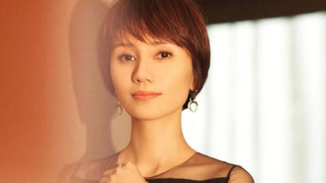 短发 女人过了30岁，建议多尝试留短发，蓬松显脸小，显年轻又有气质