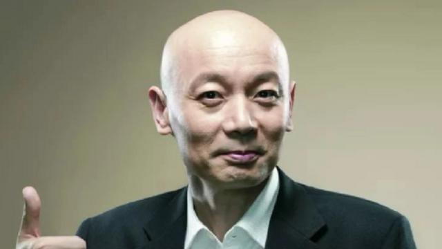 葛优|葛优带全家外出，一旁妻子打扮抢眼，小61岁儿子不哭不闹很乖巧