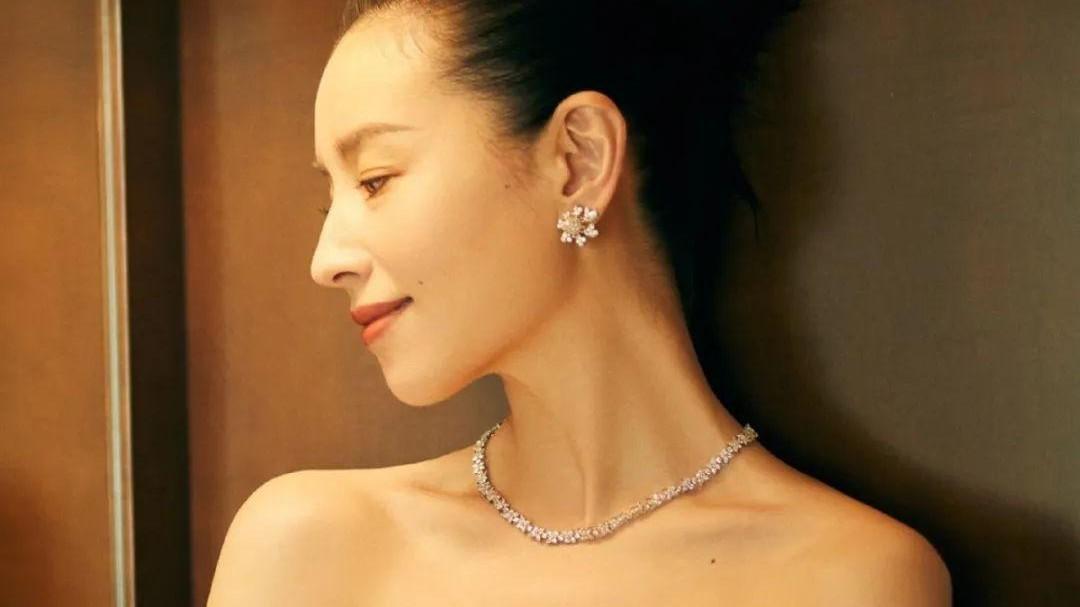 鹿晗|赵丽颖扶贫陈伟霆？董洁拉踩潘粤明？郭碧婷苦恼？吴倩找鹿晗二搭