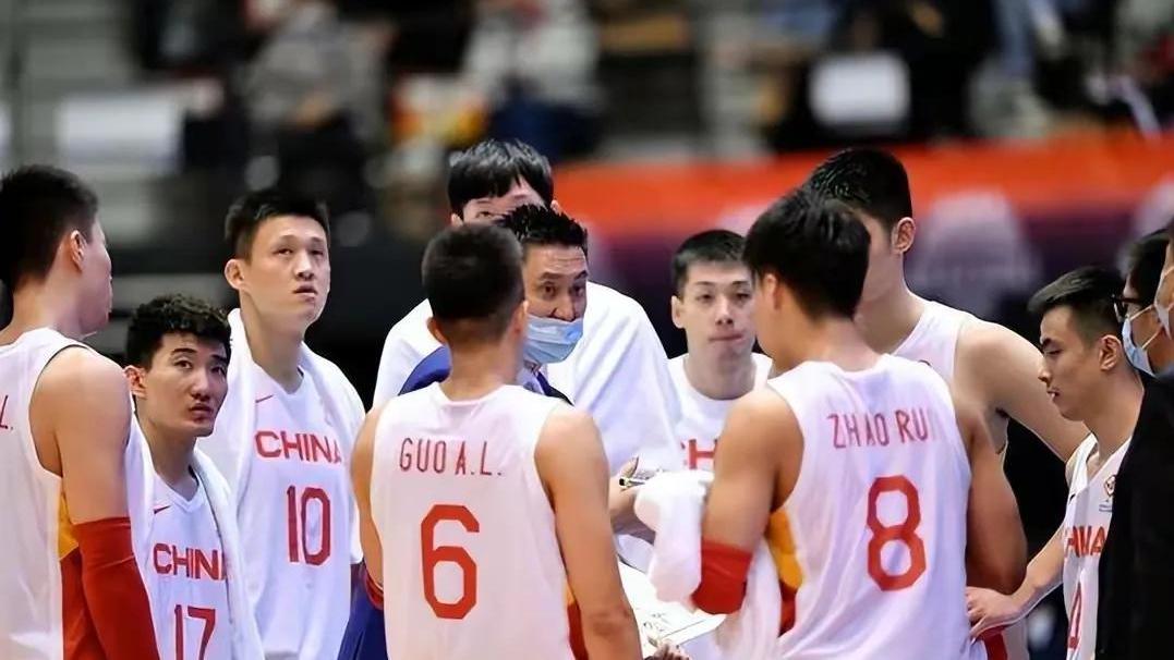 点球|阿联再见！郭艾伦出战存疑，中国男篮最强12人出炉！年轻人挑大梁