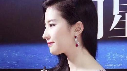 刘亦菲|被“神仙姐姐”骗多少年？刘亦菲不仅颜值高，而且肌肤白皙大长腿