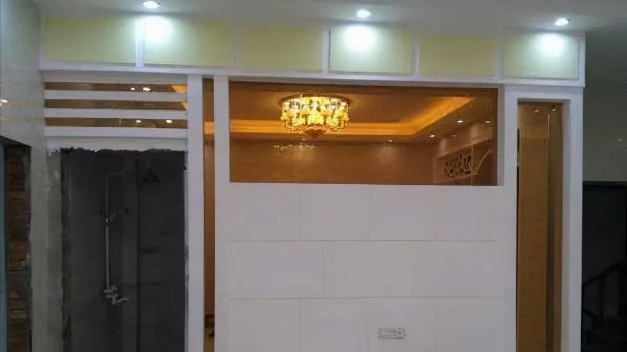 熟人装修新房中，120平全包10万，看到吊顶我当场就翻脸了！