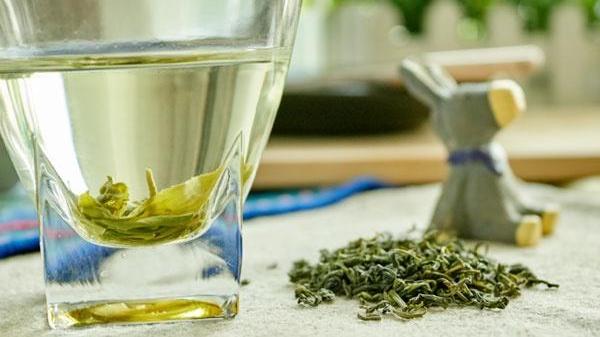 肾癌|肾癌的原因有哪些？若身体这3处有发黑的表现，可能需预防肾癌了