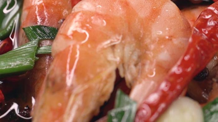 洋葱|居家分享沸腾虾的简单做法，鲜香味美又营养，家人吃了都说棒