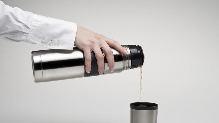 酒精肝|白开水放凉后堪比慢性毒药？央视通过实验告诉你，到底能不能喝