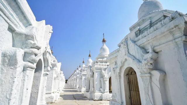厦门|被誉为世界上最伟大的书，缅甸的这个白色塔林群，让人惊叹