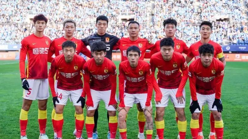 1-1！郑智祭出最强阵，广州队仍未拿下大连人，中超8冠王保级堪忧