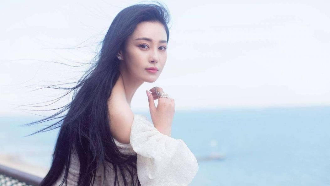 张馨予|张馨予为何不顾一切，甘愿放弃5000万年薪，也要嫁给何捷？