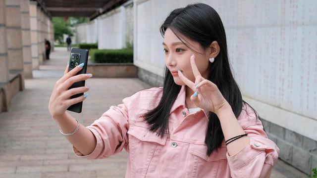 一加科技|一加机皇开始跳水，骁龙8Gen1+2K曲面屏+哈苏影像，仅3999元