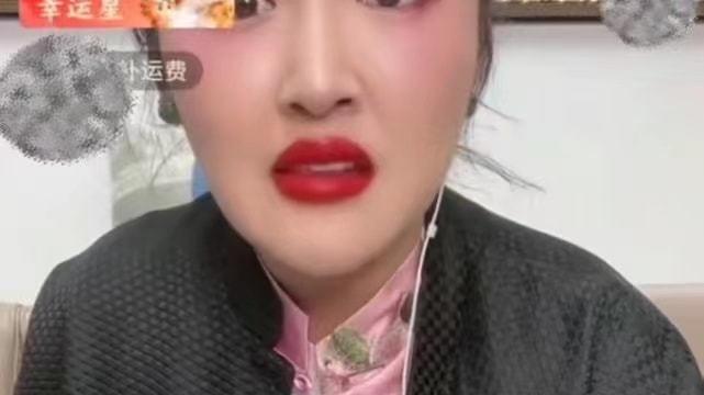 赵本山|在拿单亲妈妈博取同情，贪财不是错，但要有个度。有网友问她什么时候开