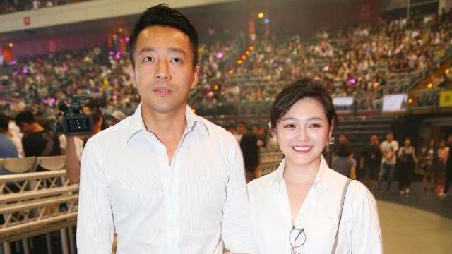 汪小菲|汪小菲被曝打架受伤后首露面，眼睛受伤红肿，直播解释后光速下线