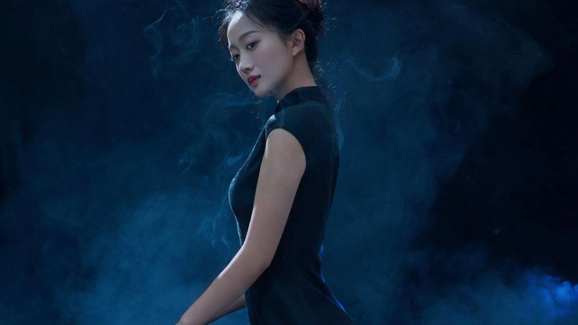 周杰伦|杨小米墨色旗袍造型古典婉约 线条完美勾勒身姿绰约