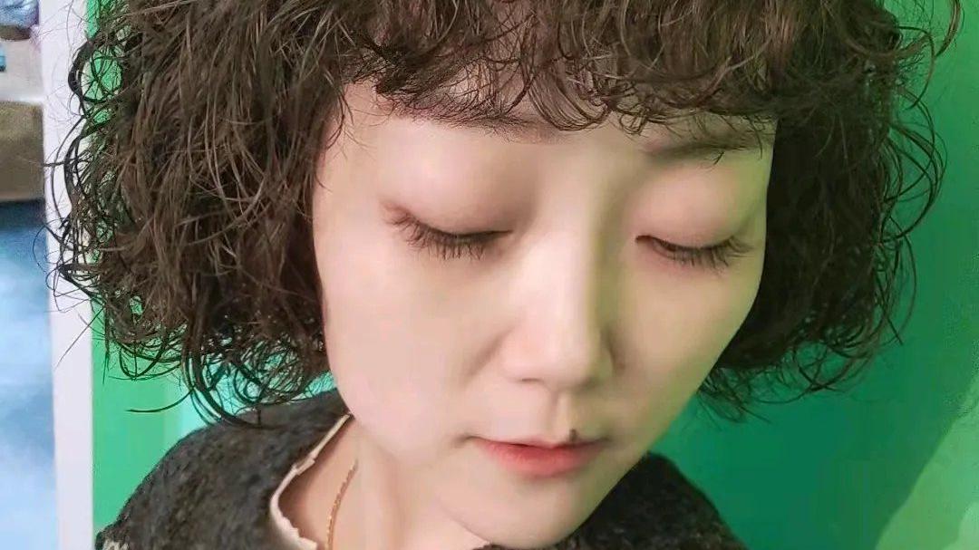 最美发型 春节最美发型分享，小卷大卷短碎发，越看越喜欢