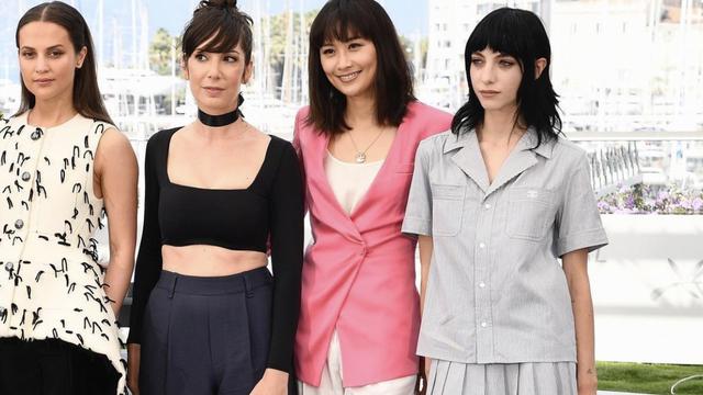 戛纳|陈法拉与丈夫挽手出席戛纳晚宴，韩国男神李政宰主动要求跟她合影