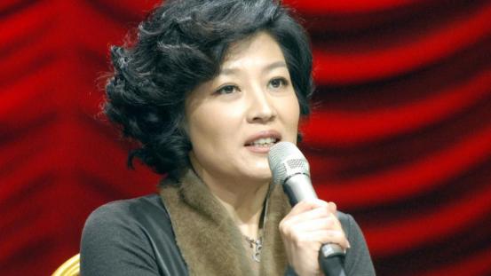 哈文|“好媳妇”哈文：丈夫李咏病逝后, 坚持不改嫁, 还定期给公婆生活费