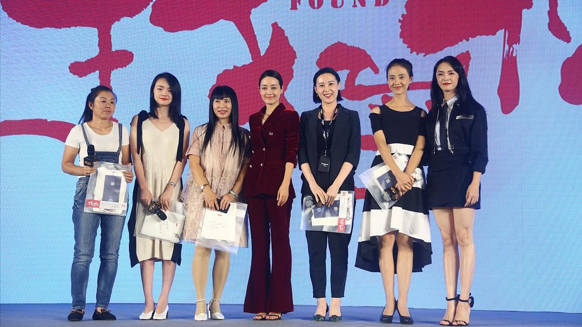 穿衣搭配|姚晨马伊琍都是70后，穿衣风格可差挺多，3岁差异写在衣着上