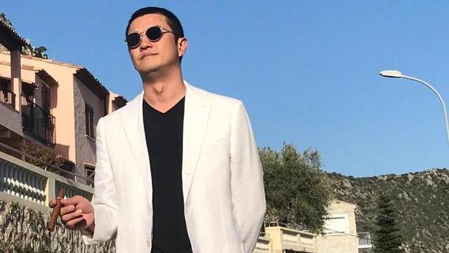 李亚鹏|又有孩子了？李亚鹏陪31周岁女友海哈金喜产检，全程贴心守在身边