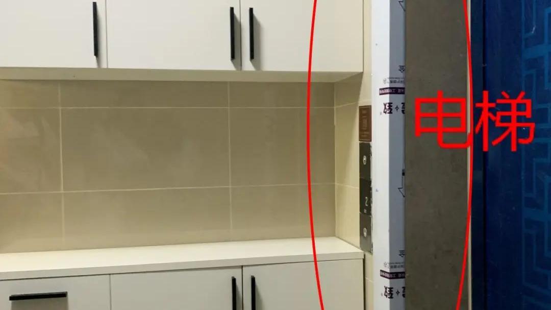 一梯两户鞋柜放电梯口，占用公摊面积，不想被强拆别忘知会物业！