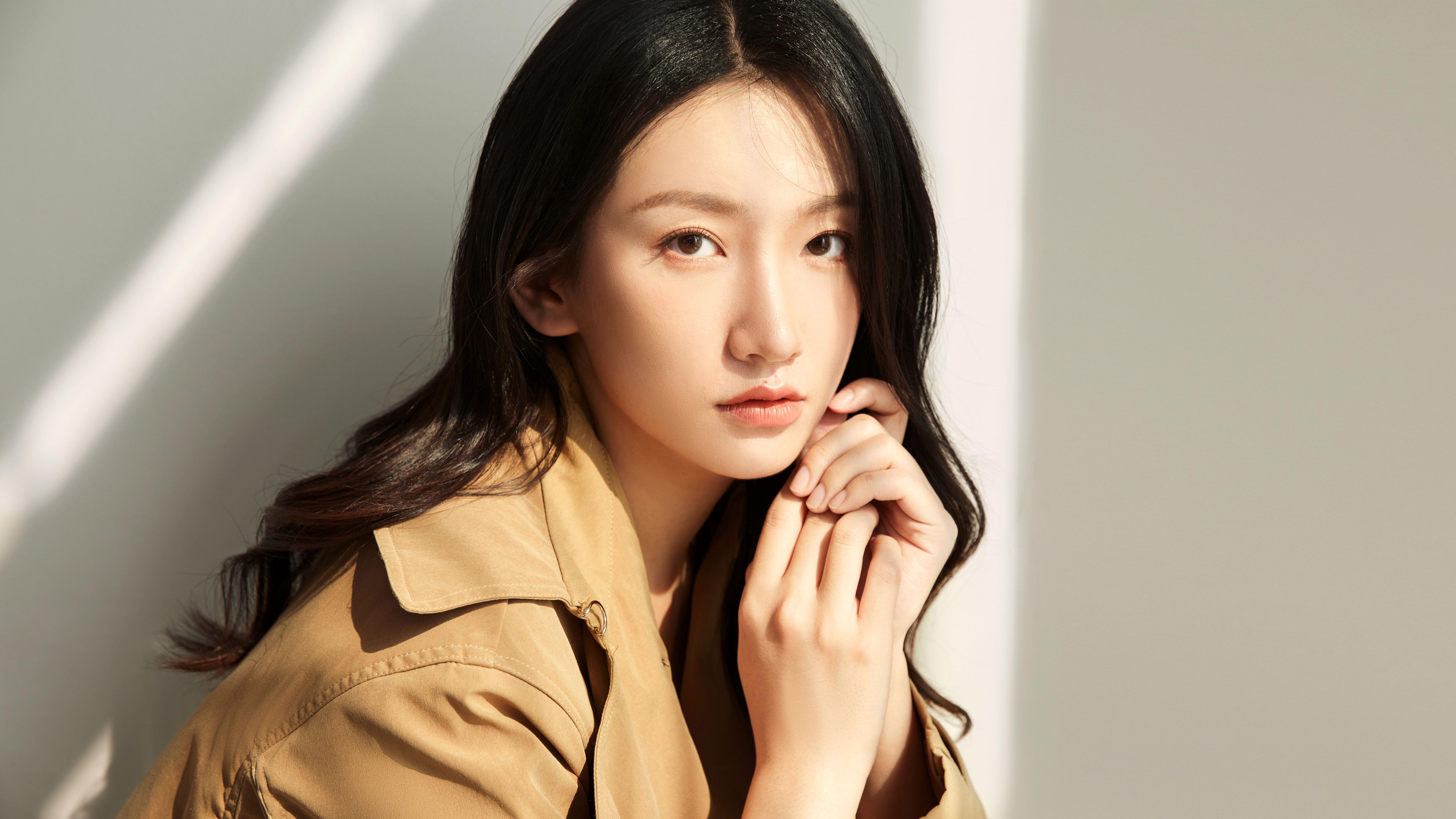 写真|徐言雨最新杂志感写真曝光 光影交错慵懒感十足