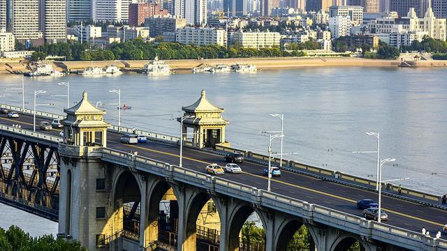 越南|长江上有三个大城市，为什么唯独只有重庆的江景才壮观？