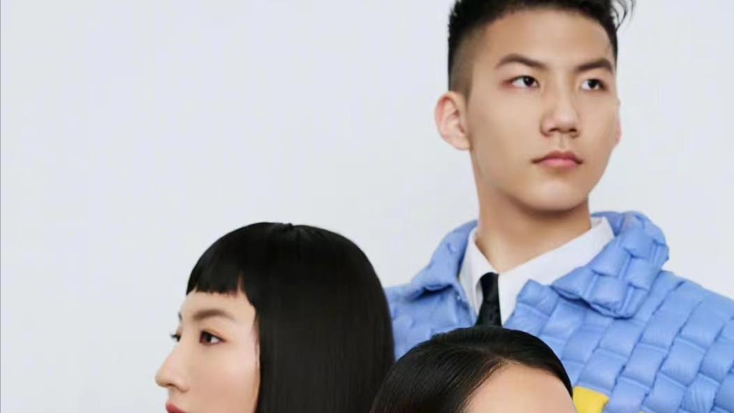 胡军|胡皓康近照曝光，14岁身高比肩爸爸胡军，一身正气超暖超绅士