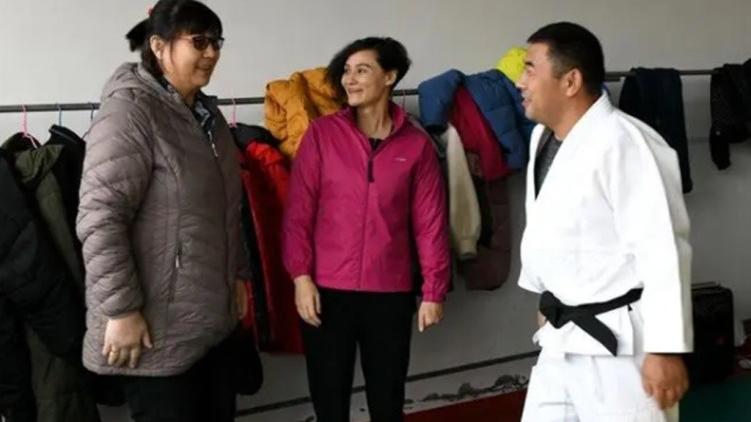澳网|全红婵师姐回农村烧烤！开心把辣椒面撒肉上，51岁女皇夺72块金牌