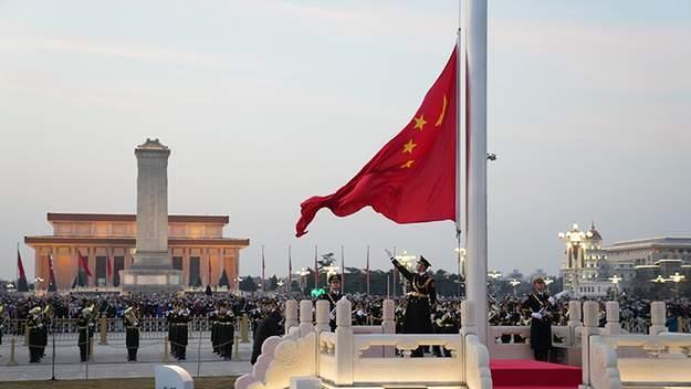正军级的北京卫戍区隶属陆军，下辖卫戍部队，设有参谋部负责指挥