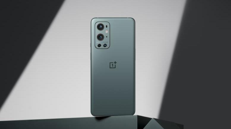 安卓|一加10Pro，在屏幕、续航和散热系统，都是同类价位机型中的翘楚