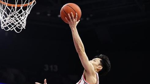 徐杰|徐杰助攻易建联和杜润旺，防守大帽伯顿，有什么是他不会的？