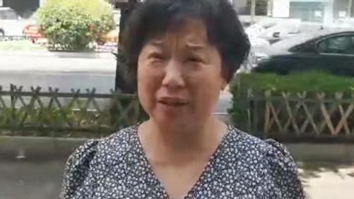 街拍|江南代表全体许粉给杜妈道歉了！网友：谁的裤裆没扎紧？