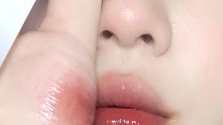 刘海 「春日精灵妆」的4个重点，不描眼影就有神、淡妆也很美