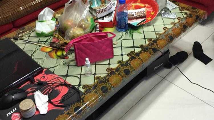 摊上邋遢婆婆真糟心，新房入住一年成狗窝，像被炮轰了一样！