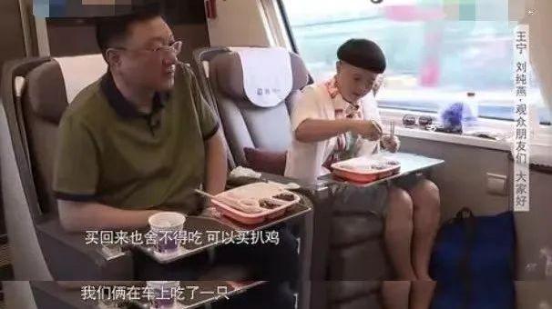 刘纯燕|央视反差最大的夫妻：最严肃“国脸”娶了“金龟子”，处处不般配，却恩爱34年