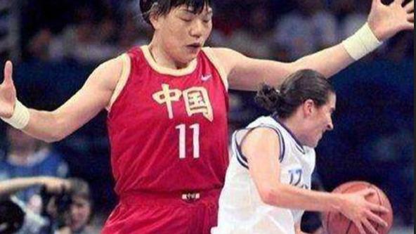 郑海霞|为何说郑海霞是女版奥尼尔！看了这4张跟NBA球星合影 你就懂