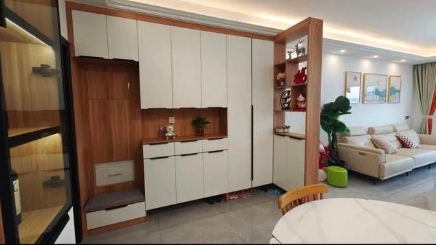 95平三房改四房很实用，入户没玄关这样设计鞋柜太聪明了，分享下