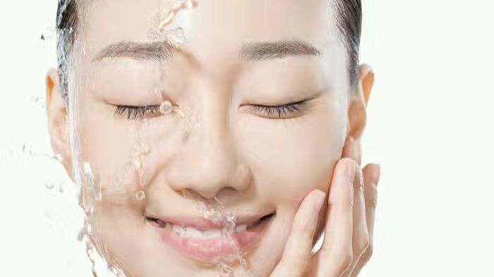 护肤 别以为化了彩妆，才需要使用卸妆品