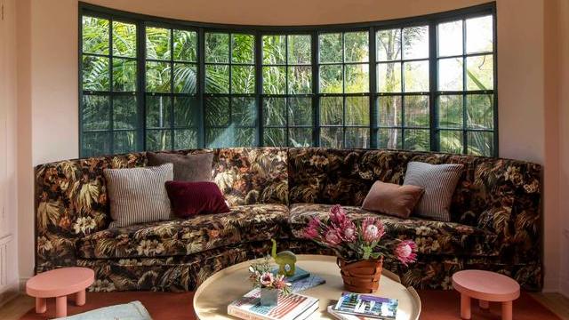 50阿姨改造的传统住宅，拱形元素，复古色彩及家具，气质非凡