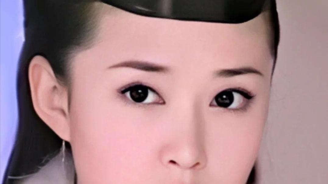 隔离|永远的“嫦娥”颜丹晨，穿裙装优雅气质，值得40+女人借鉴