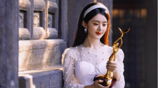 穿衣搭配|精致典雅的轻熟女穿搭就学赵丽颖！精彩的风格设计，真的温柔典范