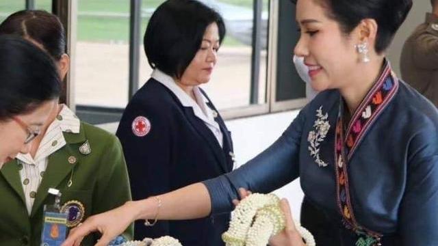 诗妮娜|37岁诗妮娜高调过头，被曝喜欢穿戴奢侈品，为了臭美搭上前程