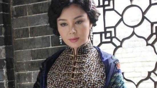 于小慧|曾被丈夫家暴的著名女星于小慧，带儿子净身出户后，如今现状怎么样了？