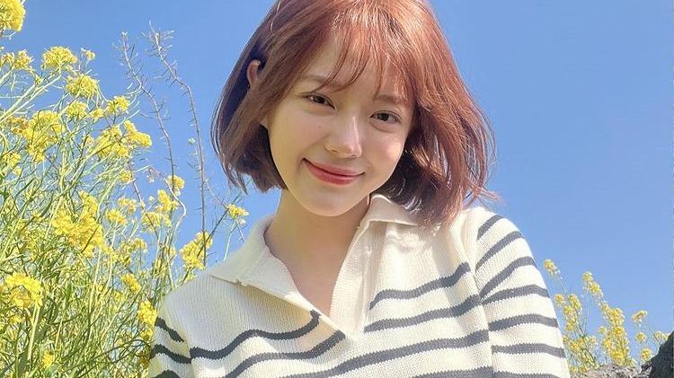 金世正|金世正告别《社内相亲》后，首次换上清爽又优雅的浅粽色短发